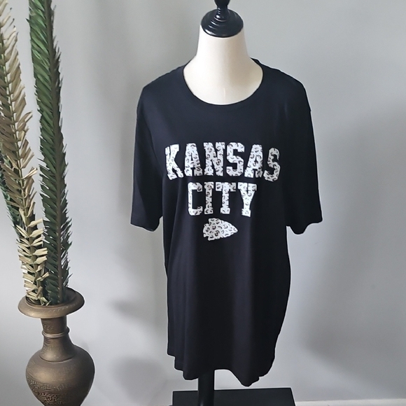 Bella Canvas Black Kansas City Leopard Print Graphic T-Shirt NWOT - Picture 1 of 13